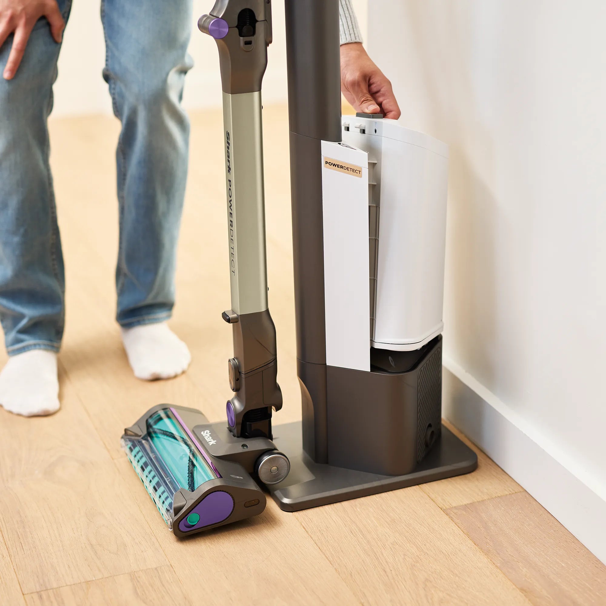 Shark Cordless PowerDetect Clean &amp; Empty System